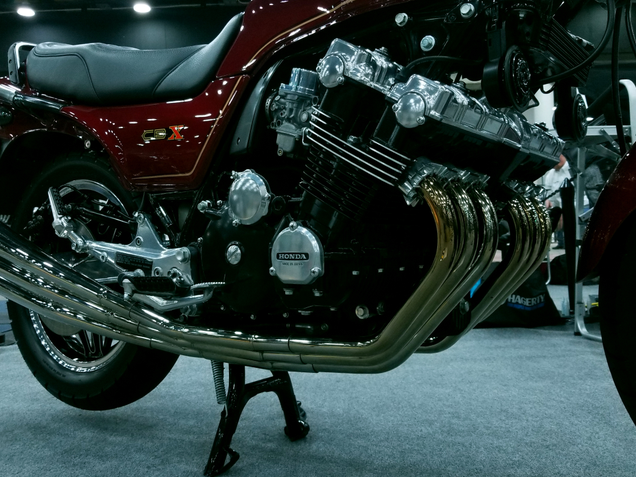 6 cylinders, 6 carbs, 24 valves, 100% excellent.